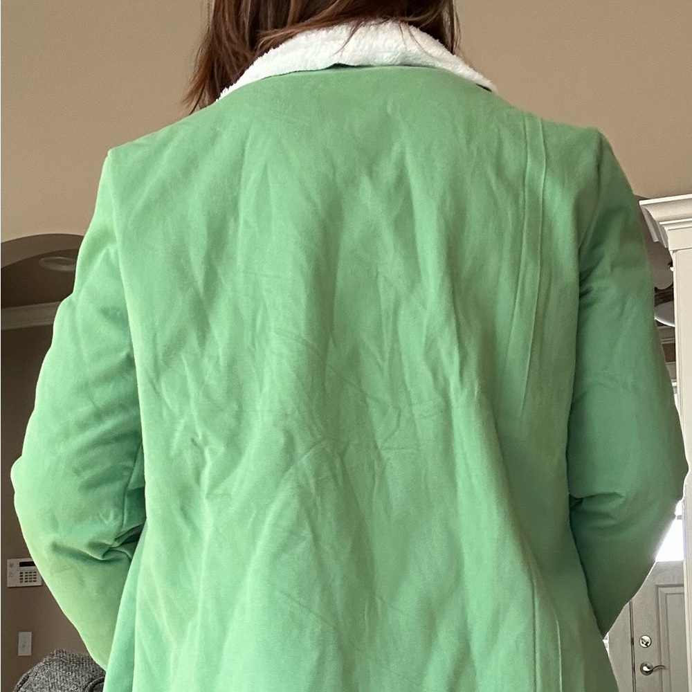 Amazon purchase. No name.  Never worn. Excellent condition